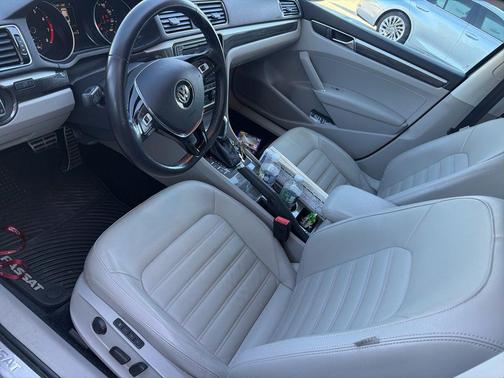 2017 Volkswagen Passat 1.8T SEL Premium