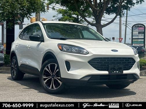 White Metallic 2022 Ford Escape SE