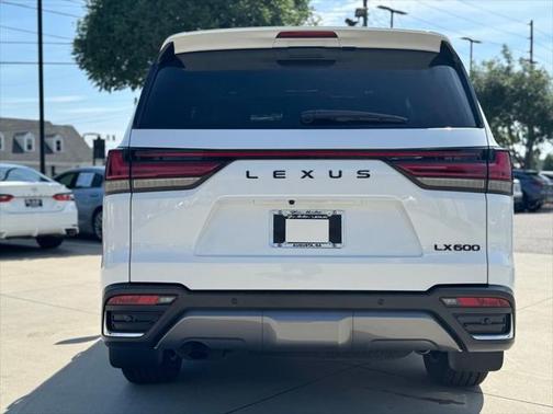 2025 Lexus LX 600 Premium