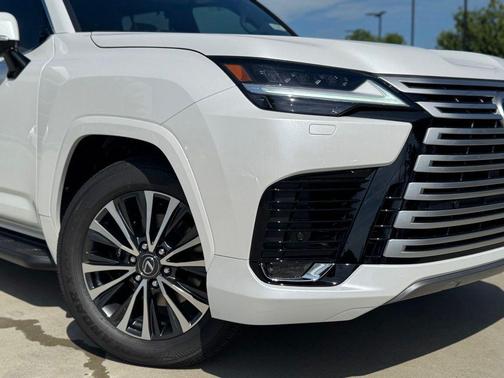 2025 Lexus LX 600 Premium
