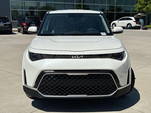 Snow White Pearl 2025 Kia Soul LX