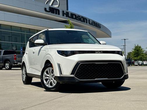 Snow White Pearl 2025 Kia Soul LX