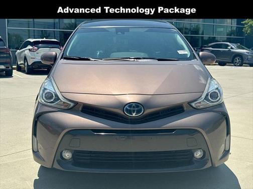 2017 Toyota Prius v Five