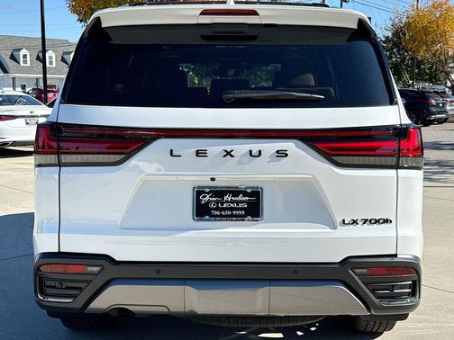 2025 Lexus LX 700h Luxury