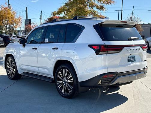 2025 Lexus LX 700h Luxury