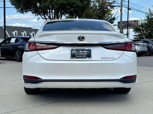 2024 Lexus ES 300h Base