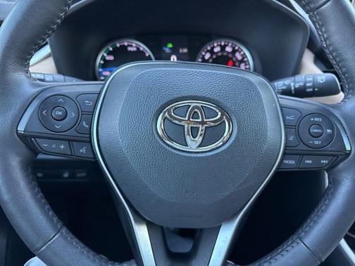 2021 Toyota RAV4 Hybrid XLE Premium