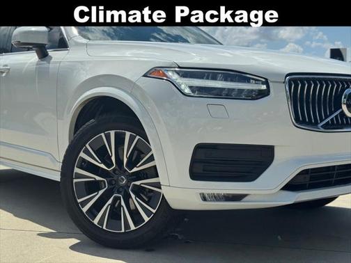 2022 Volvo XC90 T5 Momentum