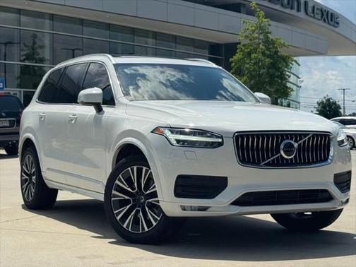 2022 Volvo XC90 T5 Momentum