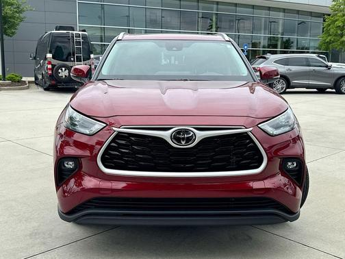 Ruby Flare Pearl 2026 Toyota Highlander XLE