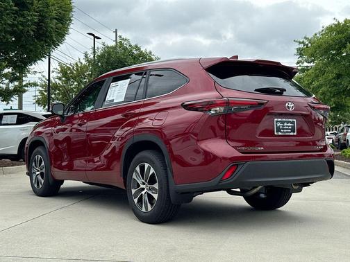 Ruby Flare Pearl 2026 Toyota Highlander XLE