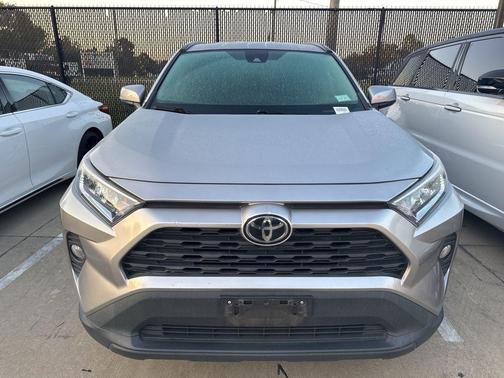 2020 Toyota RAV4 XLE