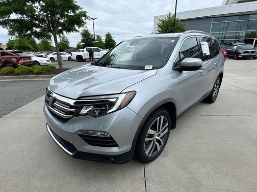 Lunar Silver Metallic 2017 Honda Pilot Elite