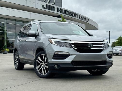 Lunar Silver Metallic 2017 Honda Pilot Elite