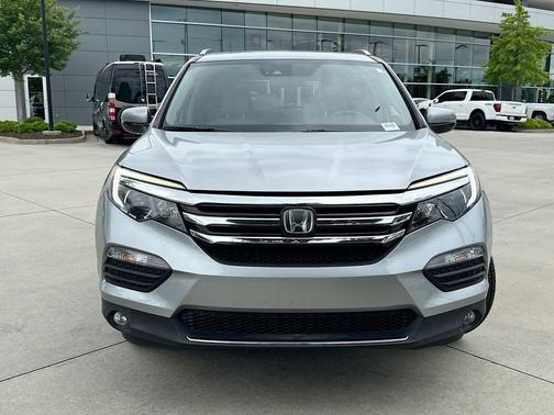 Lunar Silver Metallic 2017 Honda Pilot Elite