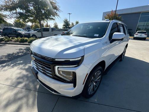 Iridescent Pearl Tricoat 2025 Chevrolet Tahoe 4WD High Country