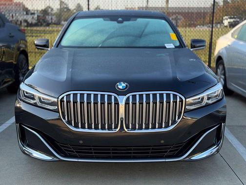 Black Sapphire Metallic 2020 BMW 740 740i