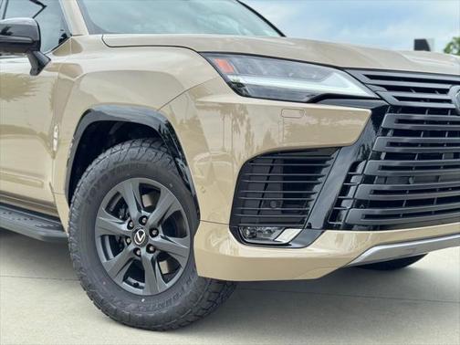 2025 Lexus LX 700h Overtrail