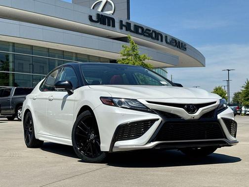 Wind Chill Pearl/Midnight Black Metallic 2023 Toyota Camry XSE