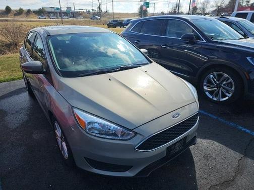 Photo 4 of 8 of 2016 Ford Focus SE