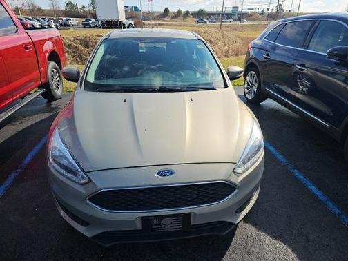 Photo 3 of 8 of 2016 Ford Focus SE