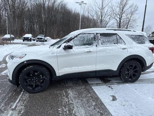 2023 Ford Explorer ST-Line