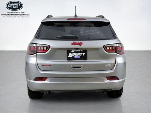 Billet Silver Metallic Clearcoat 2023 Jeep Compass (RED) Edition