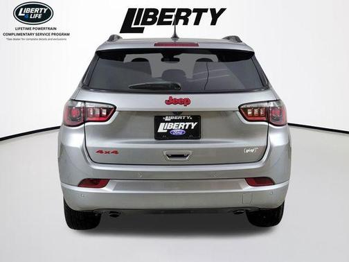 Billet Silver Metallic Clearcoat 2023 Jeep Compass (RED) Edition