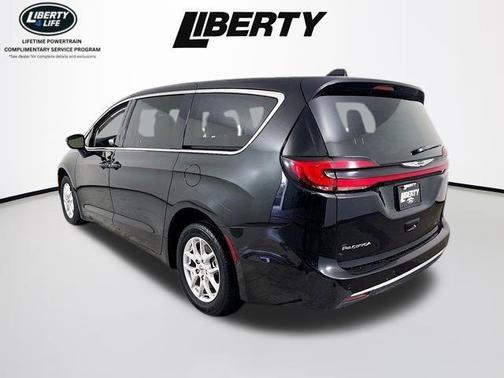 2023 Chrysler Pacifica Touring-L