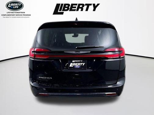 2023 Chrysler Pacifica Touring-L