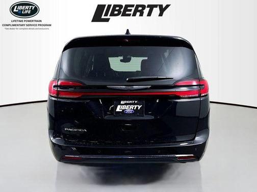 2023 Chrysler Pacifica Touring-L