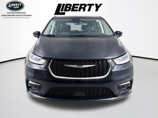 2023 Chrysler Pacifica Touring-L