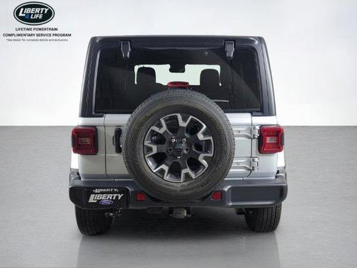 Silver Zynith Clearcoat 2024 Jeep Wrangler Sahara