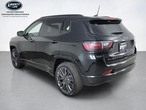 Diamond Black 2022 Jeep Compass Altitude