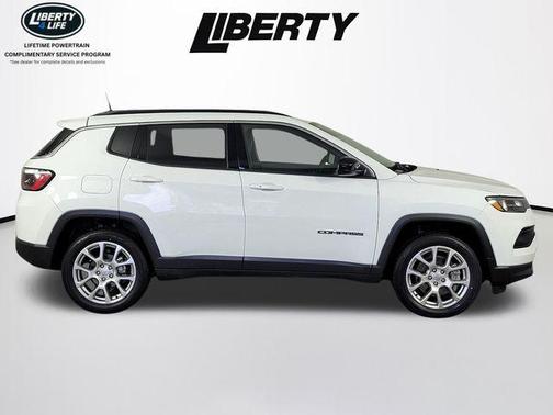 Bright White Clearcoat 2023 Jeep Compass Latitude Lux