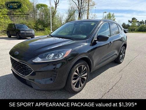 Agate Black Metallic 2022 Ford Escape SE