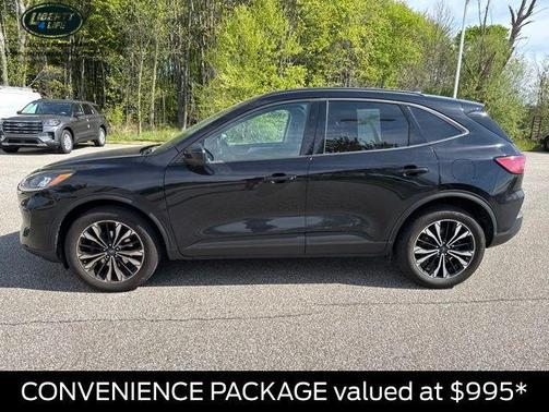 Agate Black Metallic 2022 Ford Escape SE