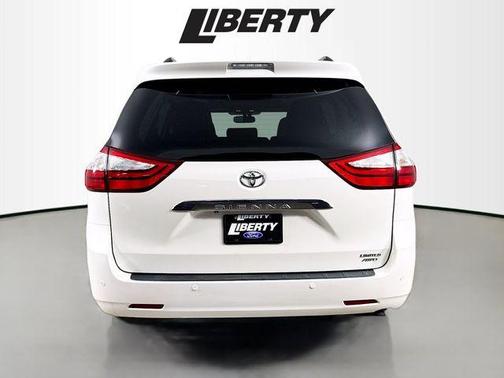 2017 Toyota Sienna XLE