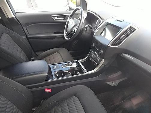 Photo 5 of 8 of 2019 Ford Edge SEL