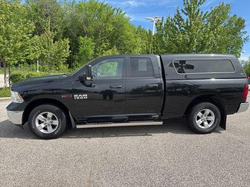 Brilliant Black Crystal Pearlcoat 2016 RAM 1500 Tradesman/Express