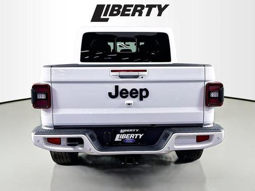 2022 Jeep Gladiator Overland