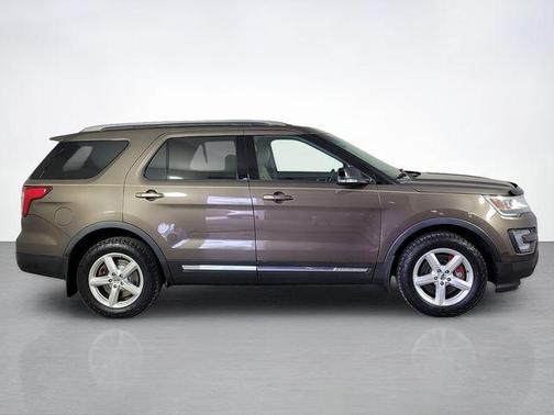 Caribou Metallic 2016 Ford Explorer XLT