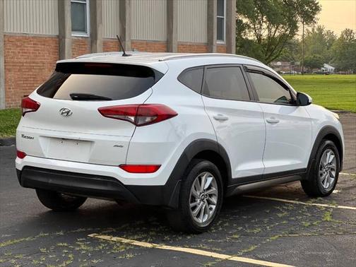 2016 Hyundai TUCSON SE