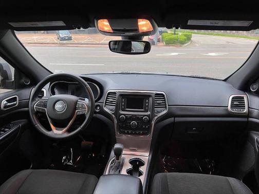 2017 Jeep Grand Cherokee Laredo