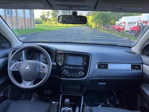 2018 Mitsubishi Outlander ES