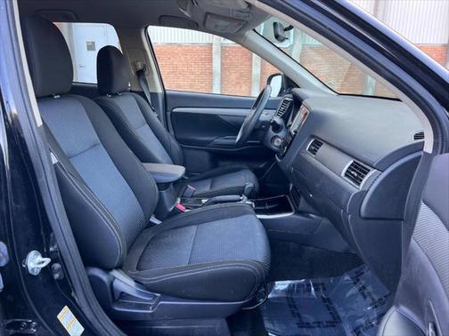 2018 Mitsubishi Outlander ES