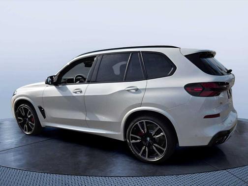 Mineral White Metallic 2026 BMW X5 M60i