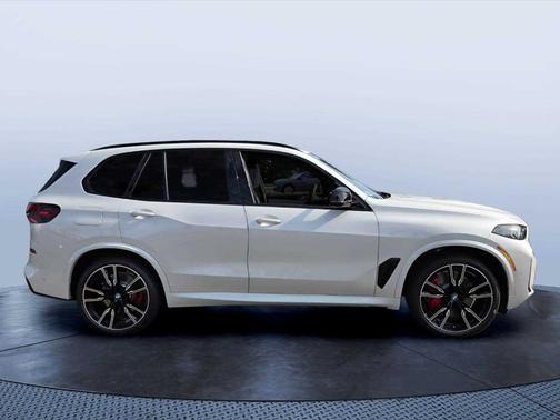 Mineral White Metallic 2026 BMW X5 M60i