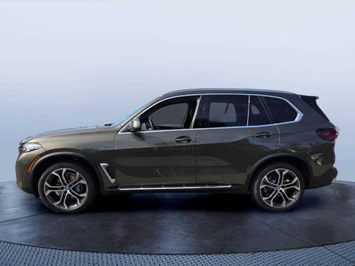 Manhattan Green Metallic 2026 BMW X5 sDrive40i