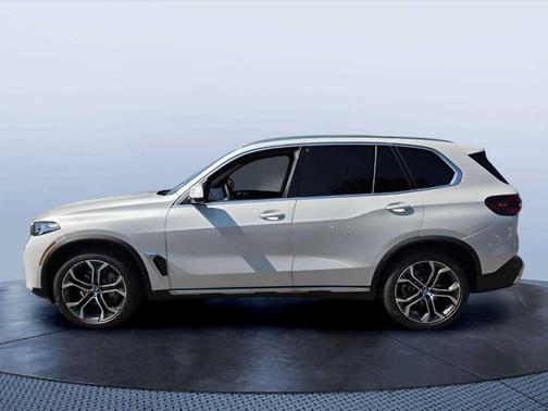 Mineral White Metallic 2026 BMW X5 xDrive40i